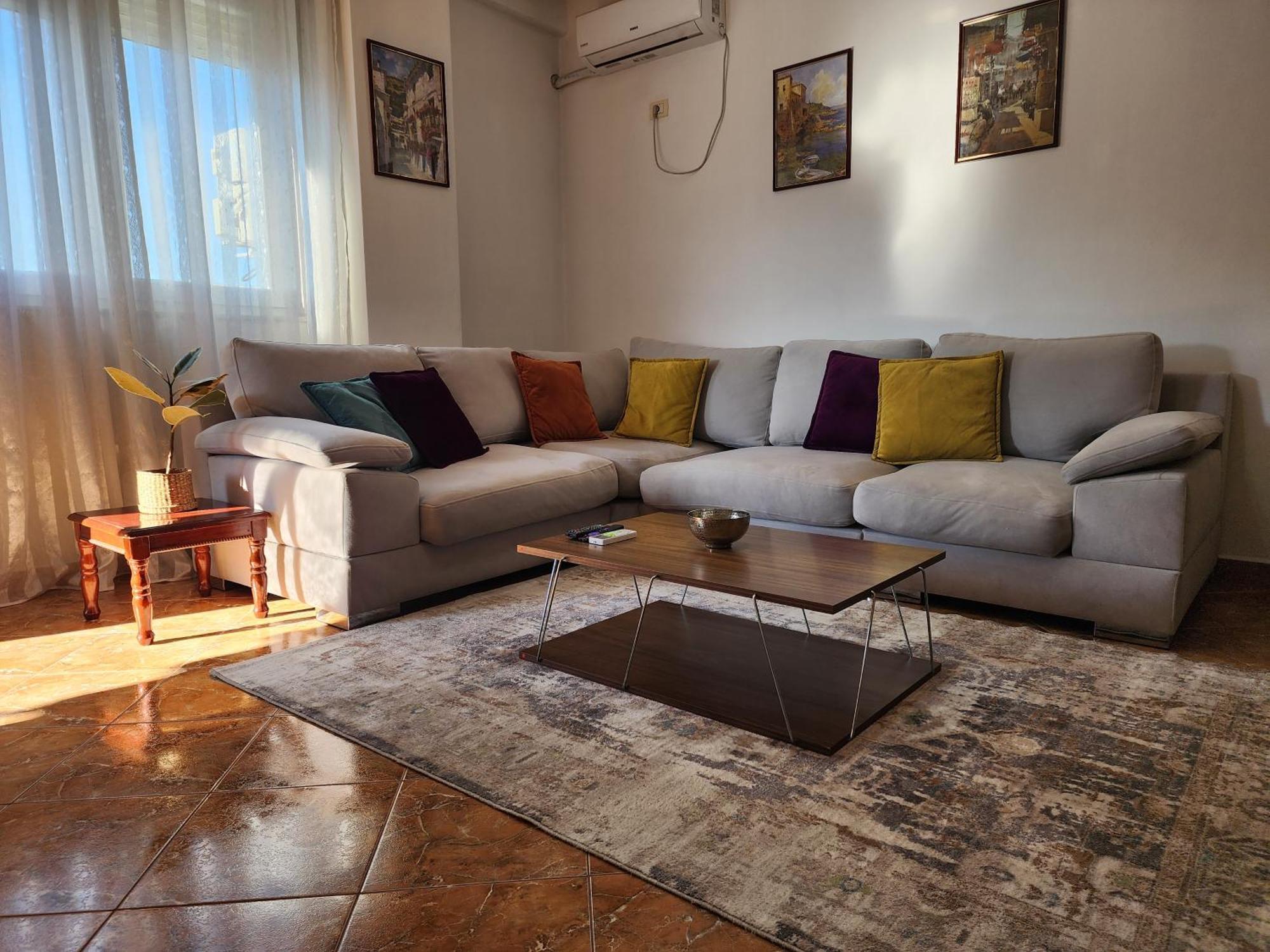 Cozy Sunlit Apartment With Scenic Balcony View Tirana Extérieur photo
