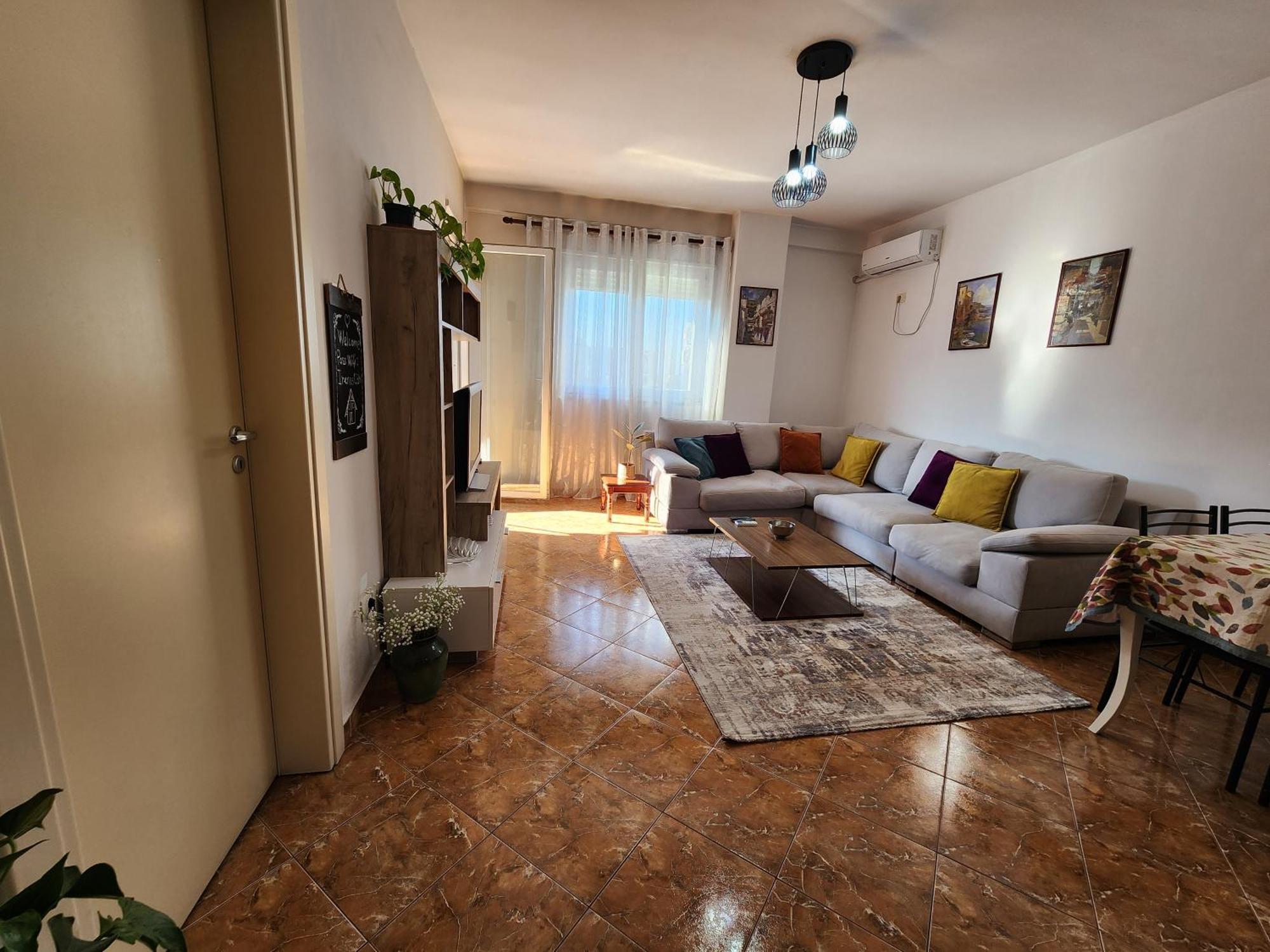 Cozy Sunlit Apartment With Scenic Balcony View Tirana Extérieur photo